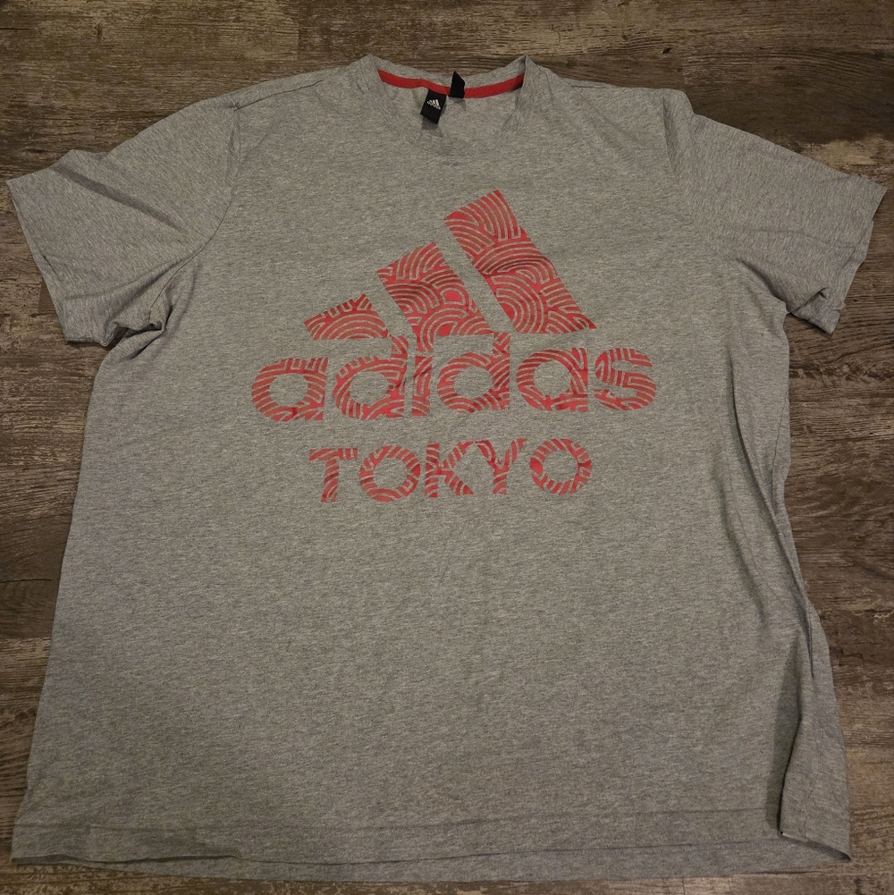 Men's adidas 2XL Tokyo Tee Takahashi Hiroko Grey/Red